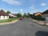 Lubliniec: Ul. Wiejska fizycznie drogi ma. Prawnie mieszkańcy nie mają do nich prawa