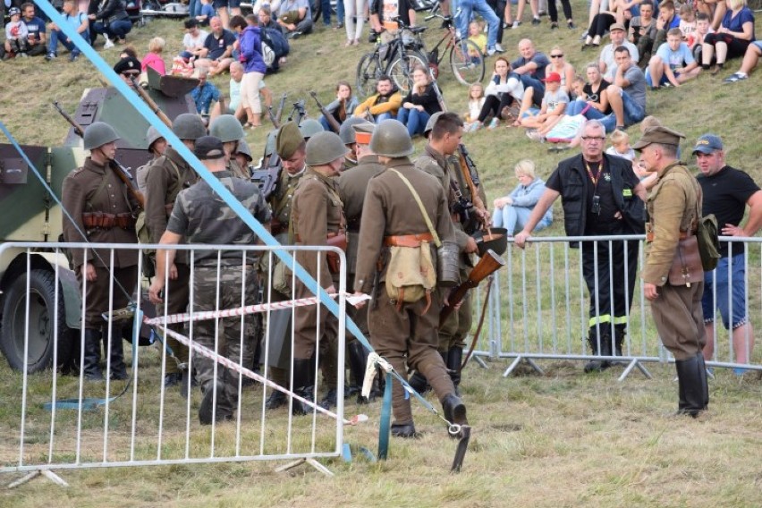 W Mikoszewie odbyła się pierwsza edycja pikniku militarnego...