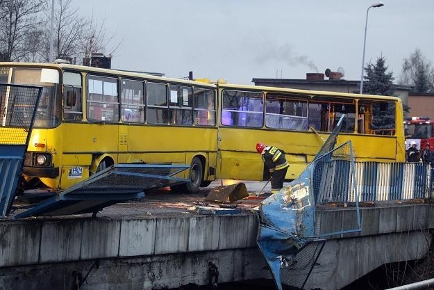 Dlaczego linie do Mysłowic obsługują ikarusy? Bo nowe autobusy jeżdżą pod dworzec PKP w Katowicach