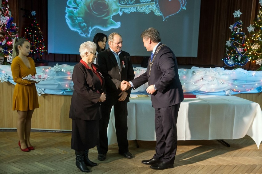 Medale od prezydenta za długoletnie pożycie małżeńskie [ZDJĘCIA]