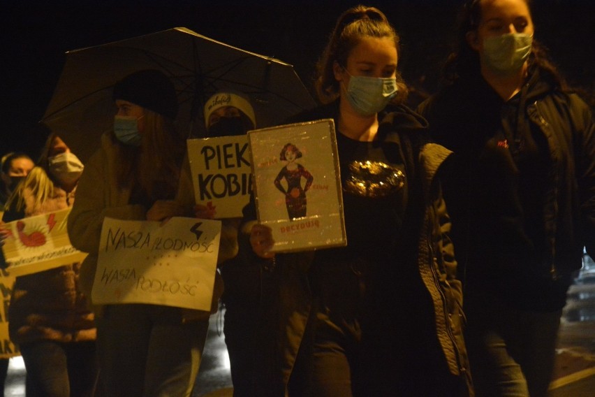 Piątkowy (30.10) strajk kobiet w Sępólnie Krajeńskim