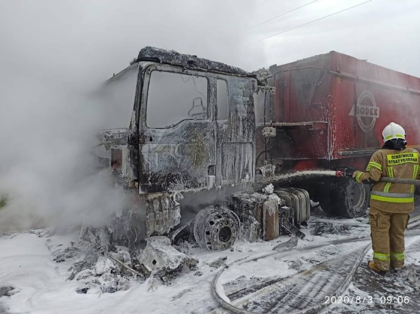 Strażak ze Świecia uratował kierowcę płonącej ciężarówki pod Grudziądzem [zdjęcia]
