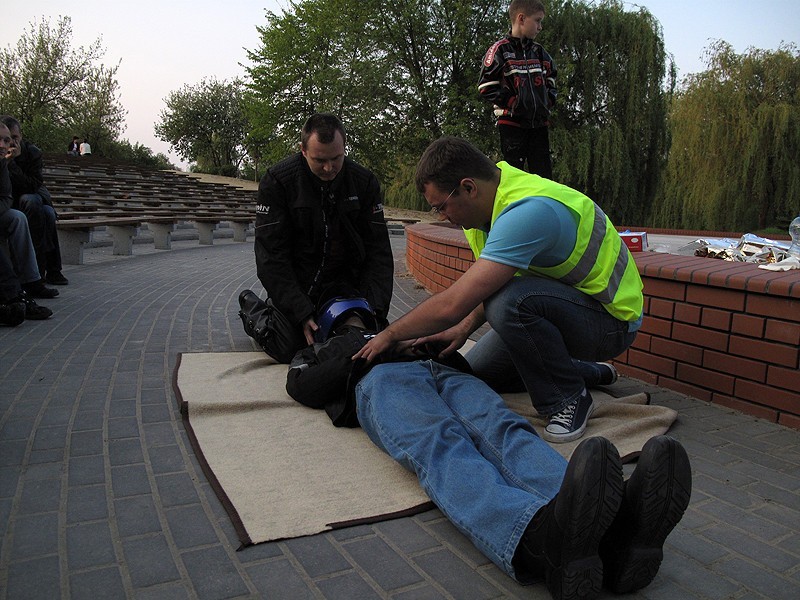 Kalisz - Motocykliści uczą się pierwszej pomocy. Zobacz film