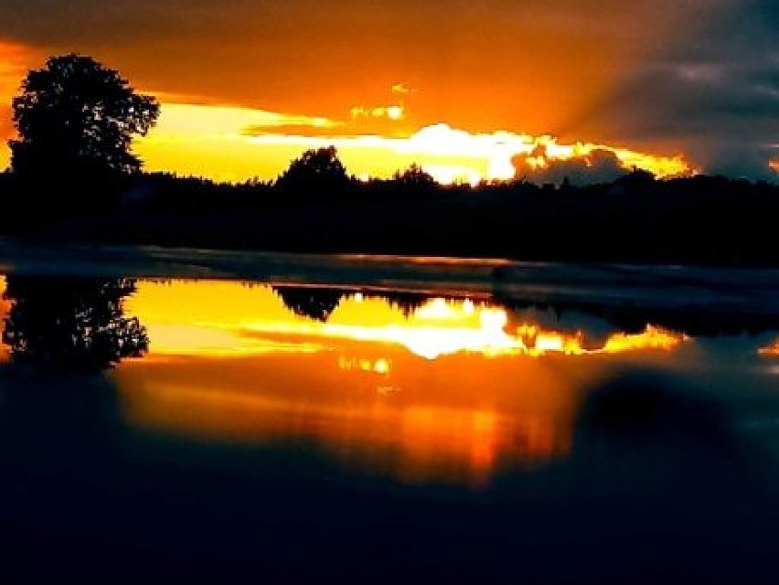 Przepiękno niebo i zachody słońca w gminie Sierakowice obiektywem naszego czytelnika