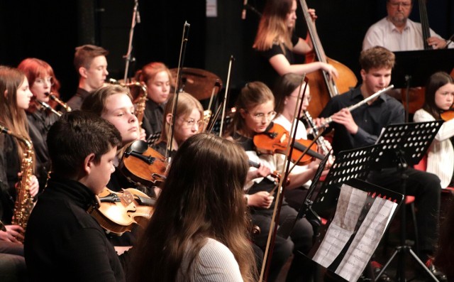 "Koncert niedzielny" w Grudziądzu. Zagrali uczniowie Państwowej Szkoły Muzycznej. Otwarto też wystawę prac Elżbiety Pyry