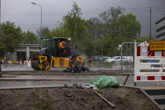 Kraków, asfaltowanie ulicy Siewnej