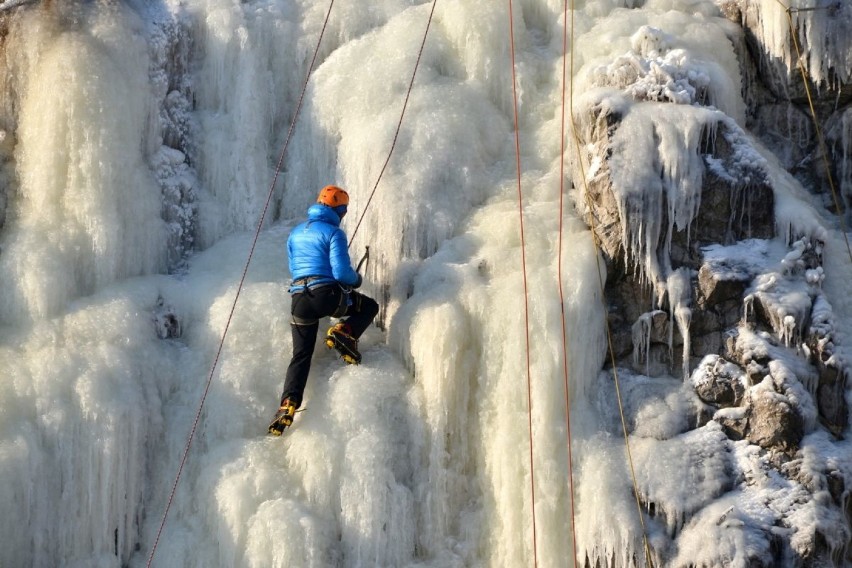Kielecki lodospad oblężony przez alpinistów z całego kraju (WIDEO, ZDJĘCIA)