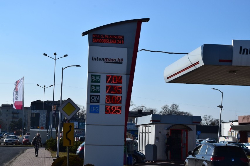 Ceny na stacjach paliw w Wieluniu - 9 marca 2022...