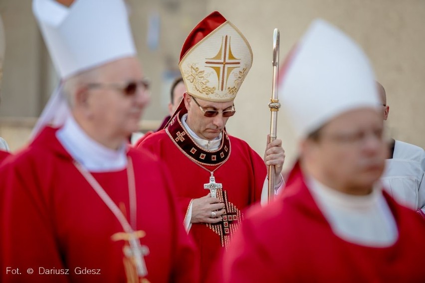 Wałbrzych: Polscy biskupi w Sanktuarium Relikwii Krzyża Świętego na Podzamczu [ZDJĘCIA]