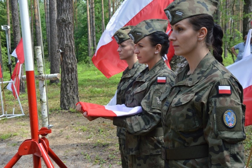 Odsłonięcie pomnika poświęconego lotnikom poległym we...