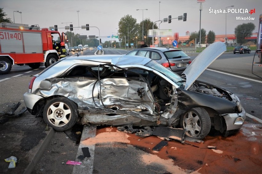 Wypadek w Mikołowie. Nie zatrzymał się na czerwonym świetle, jedna osoba ranna