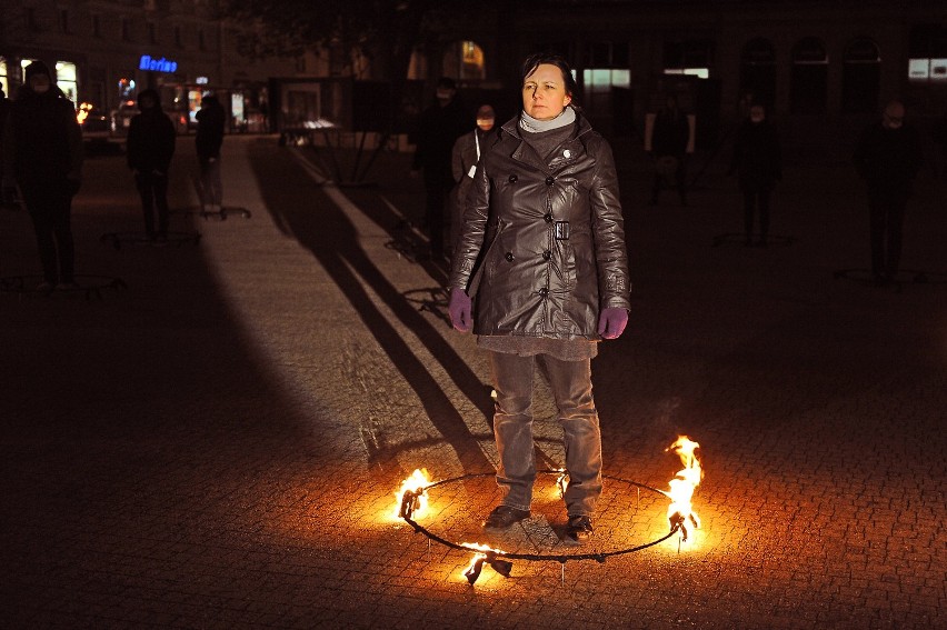 Happening na Starym Rynku  w ramach 16. Dni Przeciwdziałania...