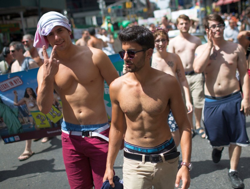 Parada topless w Nowym Jorku. Walczą o prawo chodzenia bez stanika [zdjęcia]