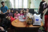 Słodycze dla dzieci zebrali studenci i politycy [ZDJĘCIA]