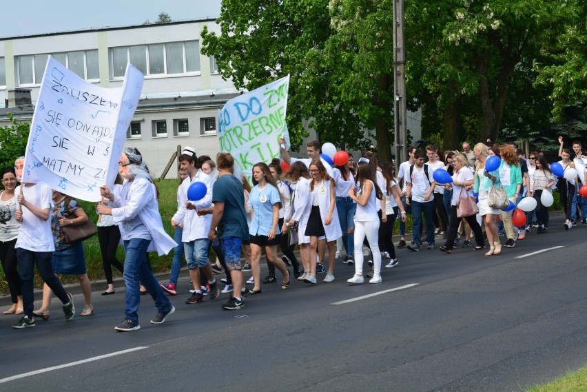 Marsz na 100-lecie liceum w Łasku [zdjęcia]