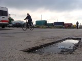 Świdnik: Mieszkańcy ul. Targowej mają dość głebokich dziur w jezdni