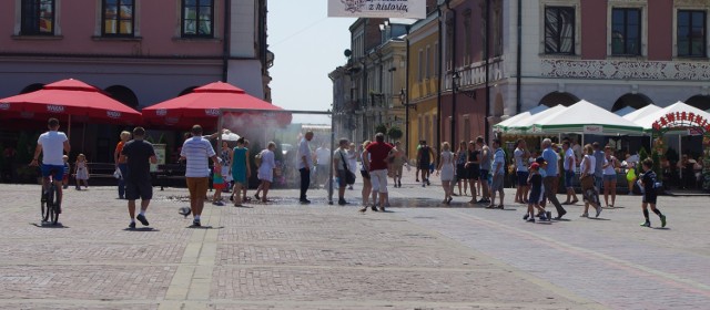 Kurtyna wodna

W wielu miastach kurtyny wodne stają się normą. I dobrze! To rewelacyjne rozwiązanie na upalne dni