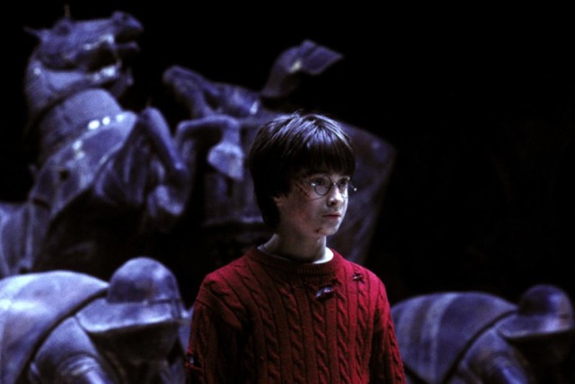 Daniel Radcliffe (rocznik 1989), angielski aktor, najbardziej znany jest jako Harry Potter. W filmach o małym czarodzieju grał już jako dziecko. Zadebiutował jednak wcześniej jako David Copperfield, w wieku 10 lat (1999). Rok później pojawił się na planie pierwszego filmu o przygodach Harry'ego Pottera.