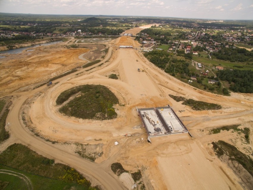 Autostrada A1 pod Kłobuckiem. Tony piachu po horyzont ZDJĘCIA Z DRONA 