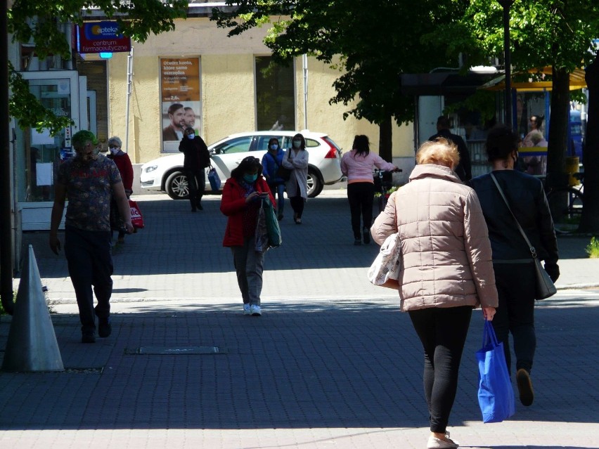 Pabianice w czasie epidemii koronawirusa. Mieszkańcy znów wyszli na ulice