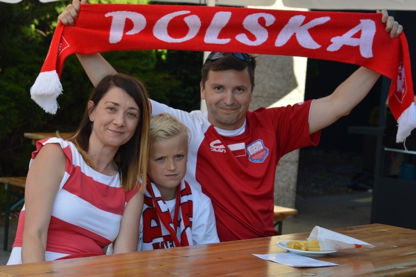 Kibice z Bełchatowa podczas meczu Polska-Słowacja. Euro...
