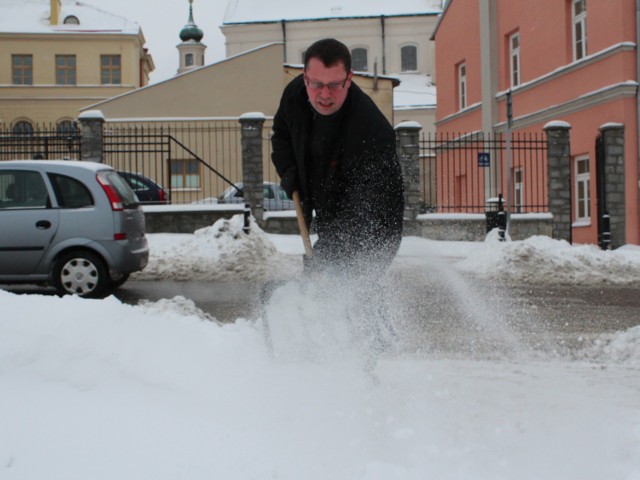 -&nbsp;Wspieramy prezydenta Lublina, który bardzo dobrze sobie radzi z walką z atakiem zimy. Ale przy tak obfitych opadach nie ma możliwości aby usunąć natychmiast śnieg z wszystkich ulic, chodników - mówił Nowak.