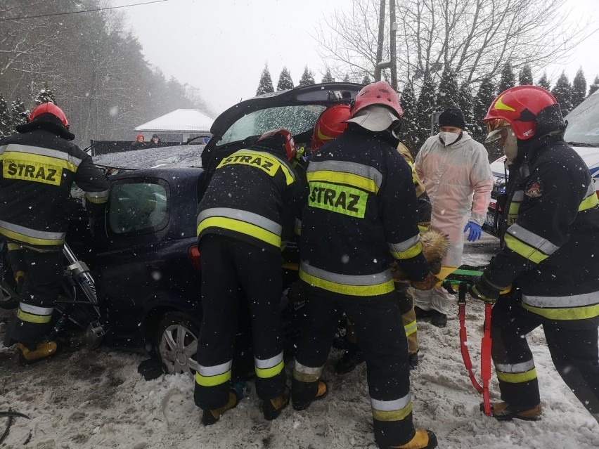 Wypadek w Ulejowie na drodze Łask - Szadek ZDJĘCIA AKTUALIZACJA