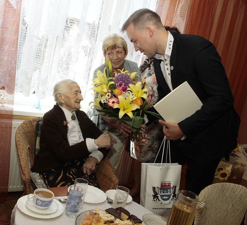 106 lat Gertrudy Radziejewskiej, Tupadły