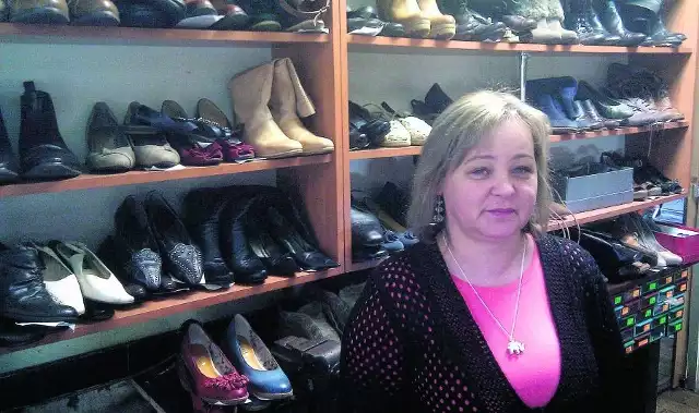 Zakład pani Anny Kosińskiej zajmuje się nie tylko naprawą, ale także sprzedażą obuwniczych akcesoriów