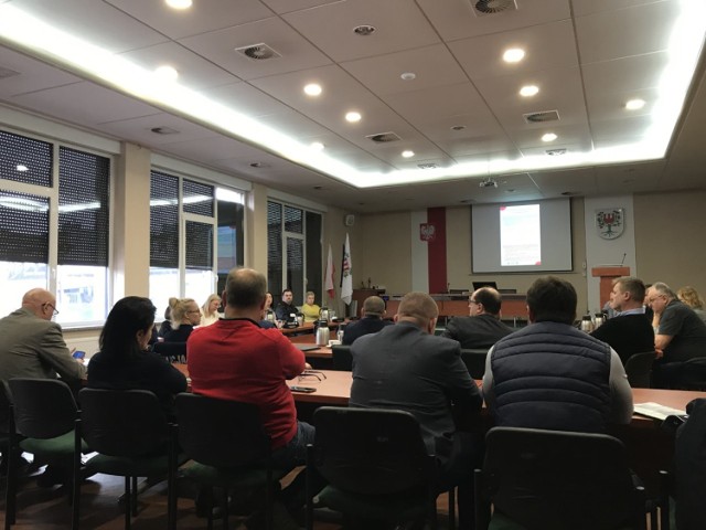 Spotkanie Gminnego Zespołu Zarządzania Kryzysowego w Międzychodzie w sprawie pierwszego potwierdzonego przypadku koronawirusa w Polsce (4.03.2020).