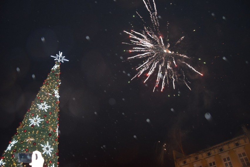 W Mikołajki iluminacja świąteczna rozświetliła Gniezno