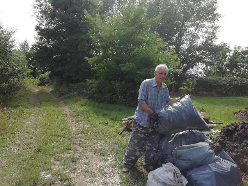 Sprząta za nas tony śmieci. Samotny ekolog z Pszenna potrzebuje pomocy! 