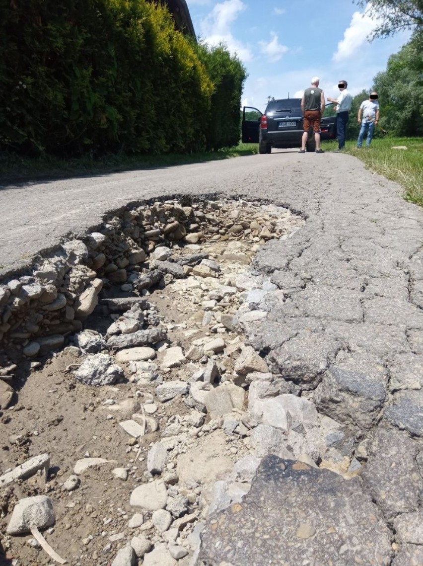 W Bieczu liczą straty po ulewach, które powstały na gminnych drogach. Gmina będzie się starała o pomoc dla poszkodowanych mieszkańców [FOTO]
