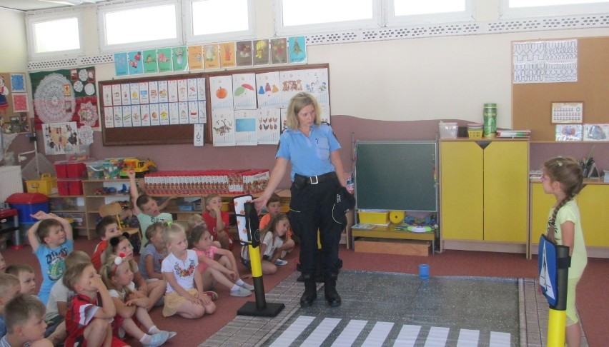 Autochodzik Straży Miejskiej w Sieradzu. Nowa propozycja zajęć edukacyjnych dotyczących bezpieczeństwa na drodze