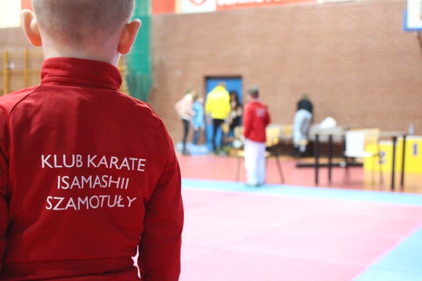 Szamotuły. Blisko 100 młodych karateków i karateczek rywalizowało w hali "Nałęcz" [ZDJĘCIA]