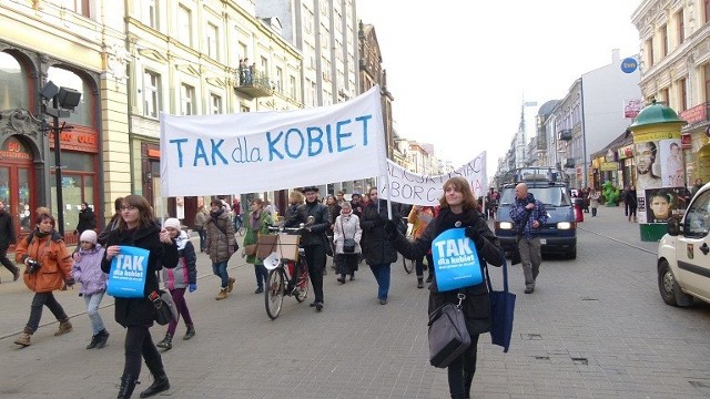Manifa 2012 w Łodzi pod hasłem "Tak dla kobiet"