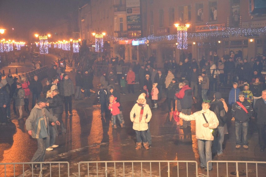 Sylwester 2013 w Malborku pod chmurką [ZDJĘCIA]. Nowy rok powitany na placu Jagiellończyka