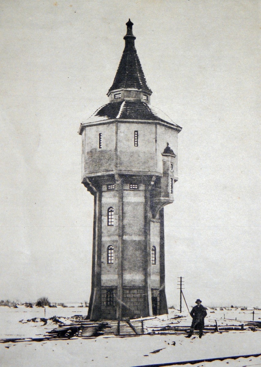 Stacja Krzepice - wieża ciśnień (bliźniacze wybudowano na...