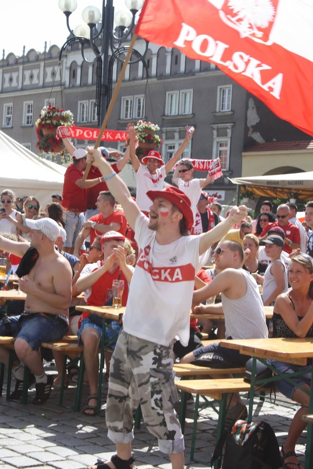 Totalne szaleństwo ogarnęło raciborski rynek po golu w wykonaniu Polaka