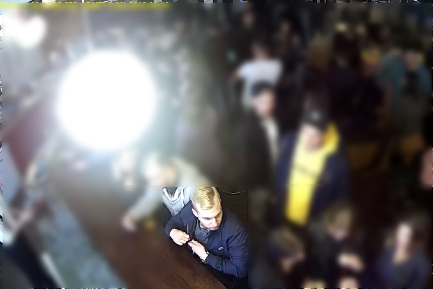 Atak nożem w centrum Warszawy. Policja szuka sprawcy i udostępnia nagranie wideo. Widziałeś go?