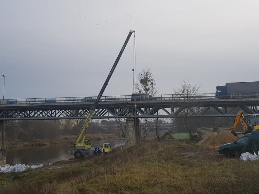 Rozpoczęła się budowa mostu tymczasowego w Obornikach