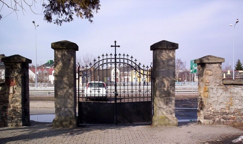 Zobaczcie archiwalne zdjęcia cmentarza w Skarżysku-Kamiennej...