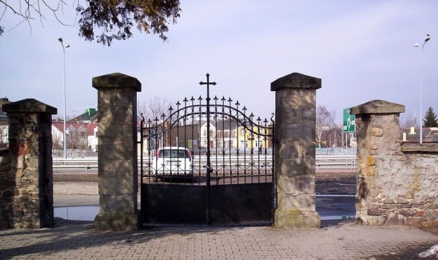 Zobaczcie archiwalne zdjęcia cmentarza w Skarżysku-Kamiennej na kolejnych slajdach>>>