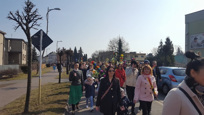 Opalenica: Procesja ulicami miasta z okazji Niedzieli Palmowe