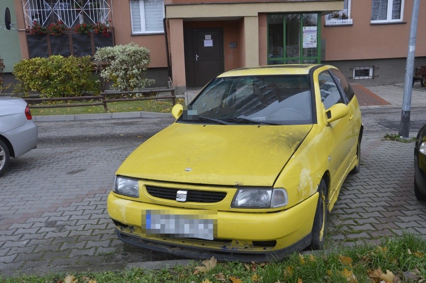 Ten seat stoi na parkingu już od blisko trzech lat