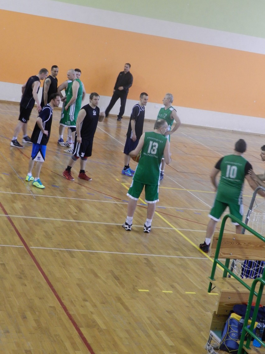 Turniej piłki koszykowej pracowników oświaty o Puchar Prezydenta Miasta Zielona Góra [zdjęcia]