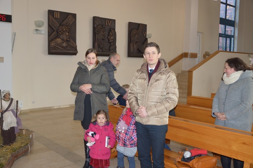 Rodzice adopcyjni i zastępczy wraz z dziećmi spotkali się w Opolu na kolędowaniu