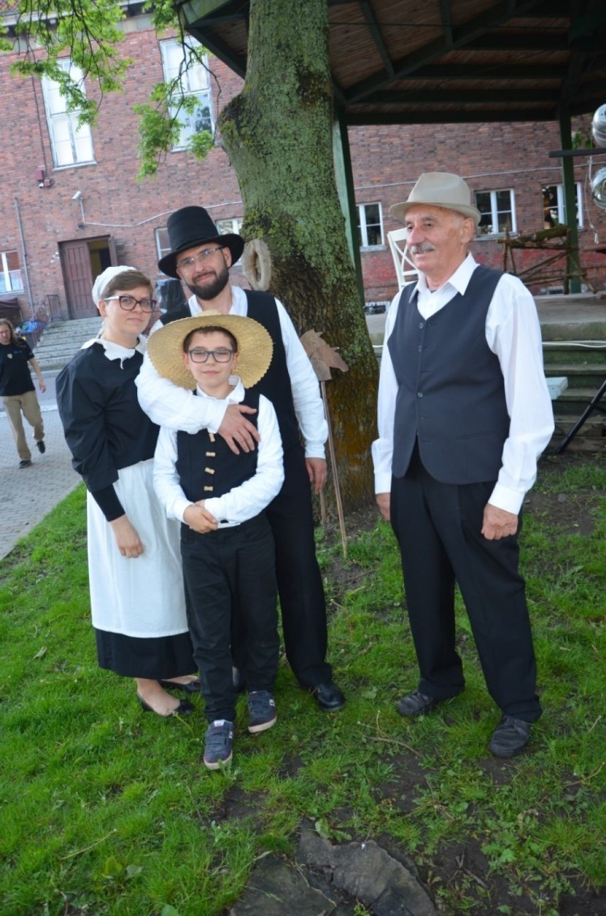 Mennonici przybyli na  Żuławy. Wielopokoleniowa rodzina spotkała się z mieszkańcami miasta.