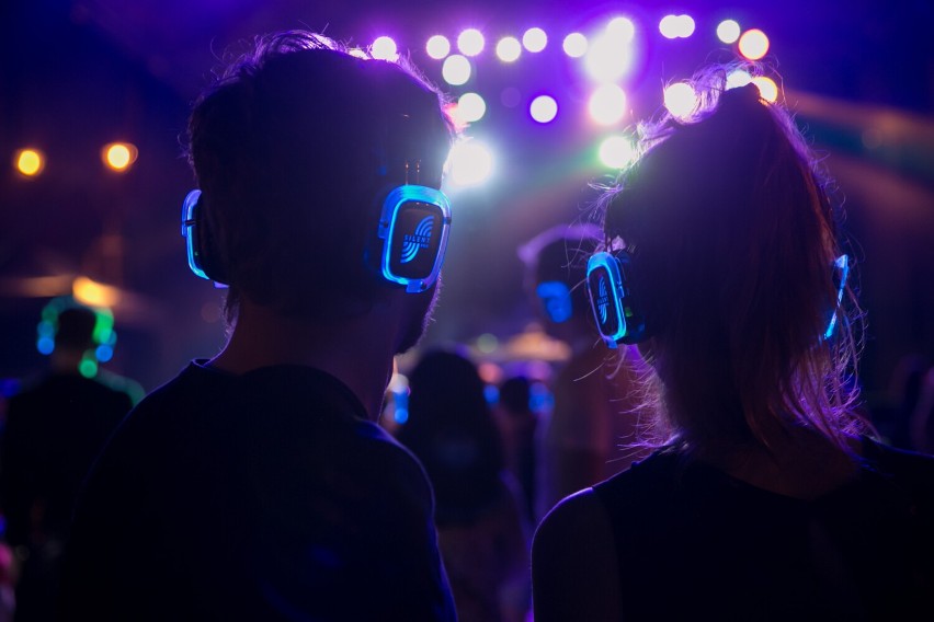 W każdą sobotę sierpnia możecie się wybrać na silent disco w...