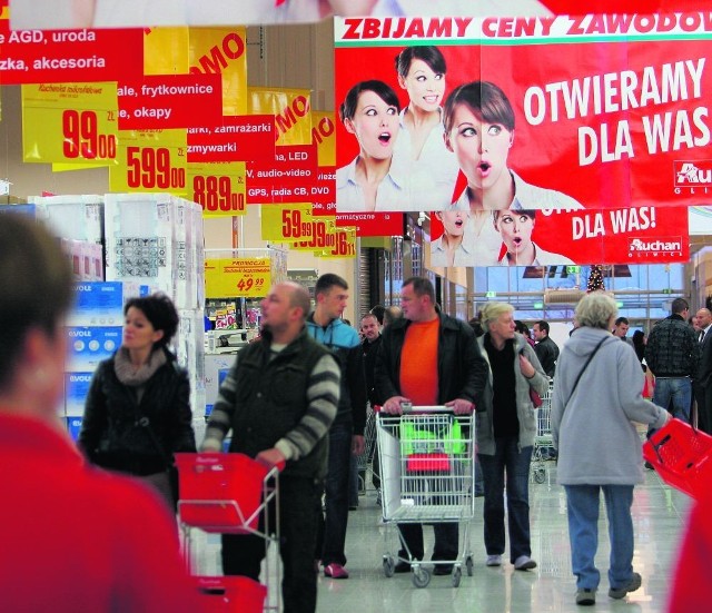 Lubimy zakupy w hipermarketach. Przychodząc tu liczymy na promocje i większy wybór towarów